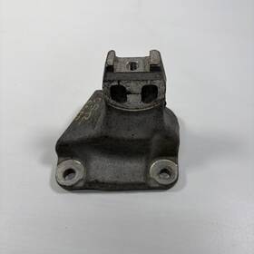 Acura 50630-sdp-a10 04-06 Tl Mt Front Engine Mount Bracket Oem