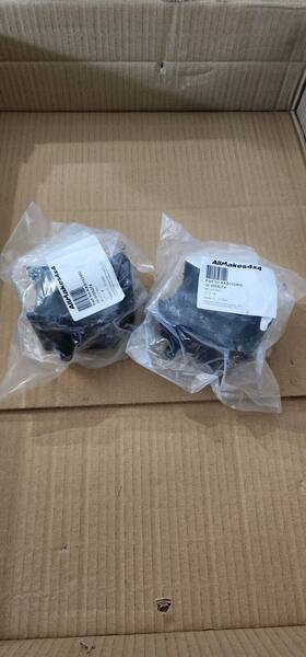 Kkb102450 Allmakes 4x4 /britpart Land Rover Discovery 2 Ii 99-04 Mounting Rubber Engine Mount Set X2