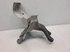 343.au1411 Audi 2011 Q5 2.0l / At Awd Passenger Right Engine Mount Bracket