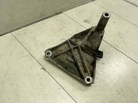 343.au1t04 Audi A8l 4.2 Quattro 2004 Front Right Passenger Engine Motor Mount Bracket