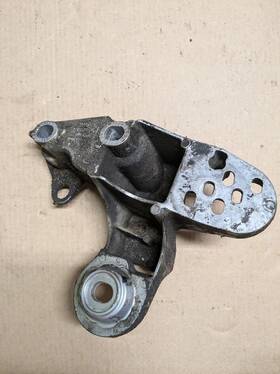 8d0199351h Audi A4 B5 Motor Sway Bar Mount Bracket
