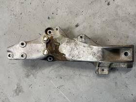 1137015 Bmw 96-99 Z3 1.9l M44 Engine Left Side Motor Mount Bracket