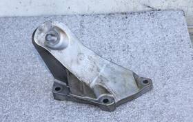 22116761113 Bmw Oem 04-10 545i 550i 650i Left Engine Mount Bracket 6761113 Vn73