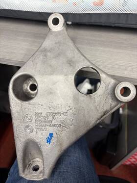 22116788611-22151 Bmw 2014-2018 328d N47 Diesel Engine Motor Mount Bracket Left Driver
