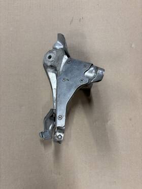 2284204 Bmw 15-19 F80 F82 F83 F87 M2 M3 M4 Right Passenger Engine Bracket Support Mount