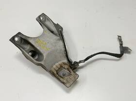 6770940 Bmw 2006-07 E60 530i 525i Passenger Right Engine Mount Bracket