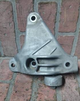 6777605 Bmw 2011-2016 5-series Front Engine Mount Bracket Oem