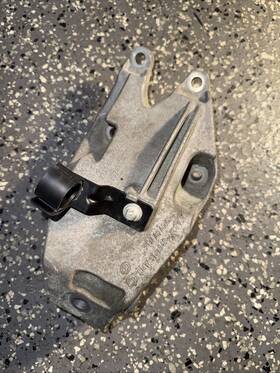 6864595 Bmw 2018-2023 X3 G01 2.0l I4 Left Driver Front Engine Mount Bracket Oem