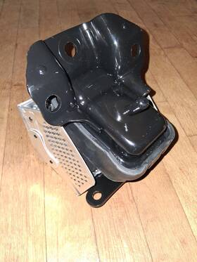 Emd0019 Cadillac 2007-2014 Escalade Motor Mount Driver Or Passenger. Brand New