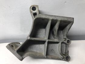 7e7623 Cat 3406b Right/passenger Engine Bracket - Used P/n
