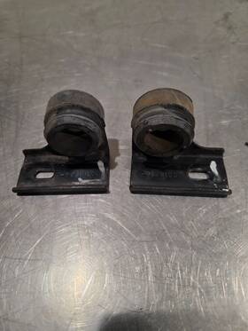 10318735 Chevrolet 10318736 2003 Impala Pair Of Upper Engine Bracket Oem 10318735 Chevrolet 10318736 2003 Impala Pair Of Upper Engine Bracket Oem