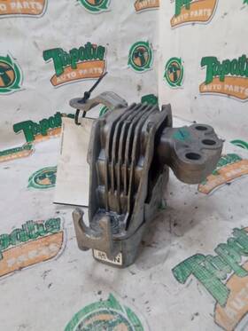 343.gm1e15 Chevrolet Cruze 2015 Engine Mounts