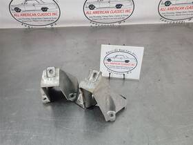 343.gm1w11 Chevrolet 2011 Camaro 6.2l A/t Engine Motor Mount Pair Lh/rh - Oem