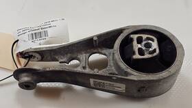 84146942 Chevrolet 2018-2024 Chevy Equinox Transmission Mount Bracket Support Oem