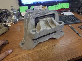 84322225 Chevrolet 2018-2023 Equinox Gmc Terrain Genuine Engine Mount Silver Oem