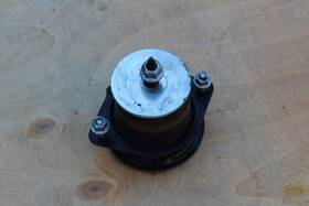 343.gm8d19 Chevrolet Truck 2015 2016 2017 2018 2019 Tahoe Right Front Motor Engine Mount 5.3l