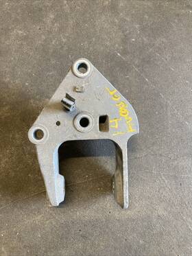 05090607 Chrysler 2014 Avenger 3.6 Rear Center Transmission Motor Mount Bracket