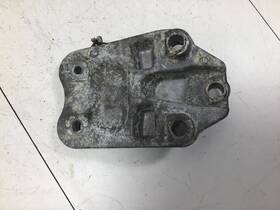 343.ch1412 Chrysler Town Country 2012 Front Right Engine Mount Bracket Factory
