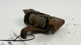 972.ch1503 Chrysler Engine Motor Mount Left Driver 2003 Crysler Pt Cruiser 2001 2002 2004 2005