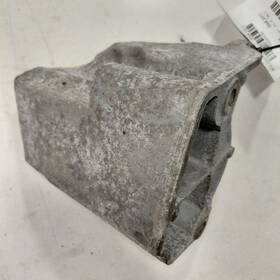972.ch1t18 Chrysler 300 Engine Motor Mount Bracket Left Driver 3.6 2017 2018 2019