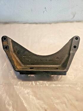 01-30719-000 Cummins Isc 285 8.3l Front Diesel Engine Mount Bracket Oem