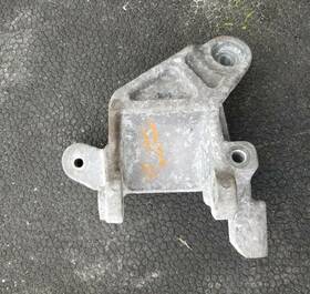 P68092895aa Daimler 11-17 Dodge Chrysler 200 Journey Front Engine Bracket Motor Mount 3.6l