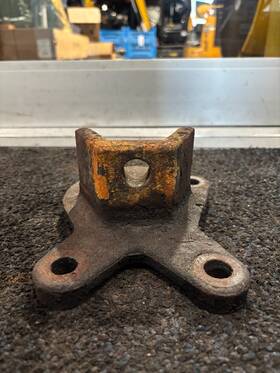 Detroit 01-22935-000 Series 60 14.0l Diesel Engine Rear Motor Mount