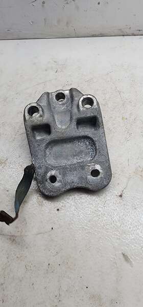04721734af Dodge Grand Caravan Chrysler 2014 Right Engine Mount Bracket Genuine Oem