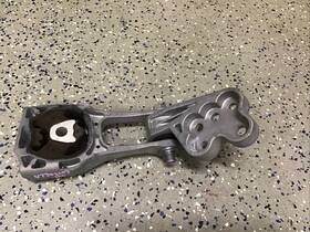 1236424030 Factory/oem 2020-2024 Toyota Corolla 2.0l Engine Motor Mount Torque Rod Bracket