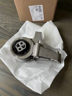 98037510100 Factory/oem Porshe Carrera Gt Engine And Transmission Mounts