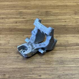 792276 Ferrari 2017-2023 Portofino F164 3.8l Engine Right Side Mount Bracket Oem