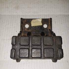 B7a-6068-a Ford 2/9.6.2 Engine Mount 1957 - 1960 Passenger