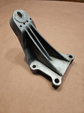 4r33-6b033-bc Ford 2005-2009 Mustang Gt 4.6l 3v Engine Motor Mount Bracket 1110