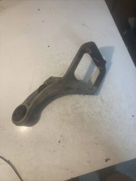 5f936f055 Ford 2007 Freestyle 3.0l Engine Mount Bracket Oem