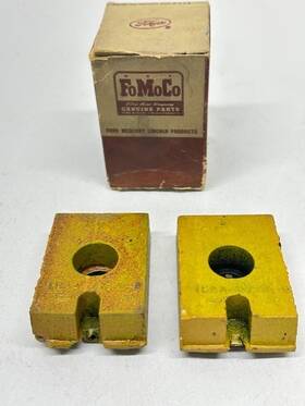B3t-6070-b Ford Nos Truck Rear Lower Motor Mount 1953 56 F100 F250 B3t 6070 B 2 Pcs