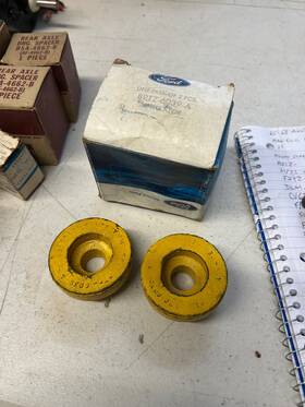 B9tz-6039-a-2 Ford Nos B9tz-6039-a Transfer Case Support Stud Insulators 1973-1977 F250 Pair