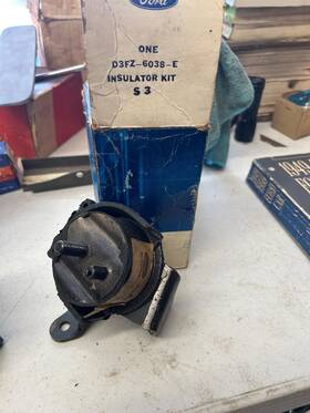 D3fz-6038-e Ford Nos 1973 Pinto Insulator Kit Motor Mount And Bracket