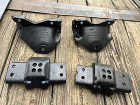 F81a-6046-bb Ford 99 To 03 F250 F350 F450 F550 7.3l Excursion Left Right Engine Mount And Brackets