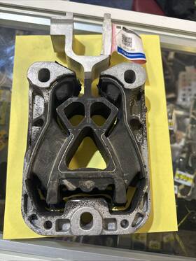 Jx6z-6068-as Ford Jx6z6068as New Oem Rear Engine Torque Mount