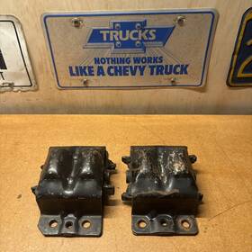 7987cpu92 General Motors 73-87 Chevy Gmc Pick Up 305 350 Truck Motor Mount Mounts Oem