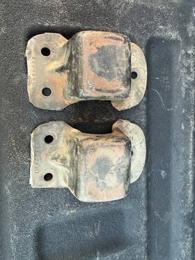 Gm 3980930/3964890 1970 Camaro Z28 Lt1 Motor Mount Frame Brackets Original 3980930 Lh 3964890 Rh