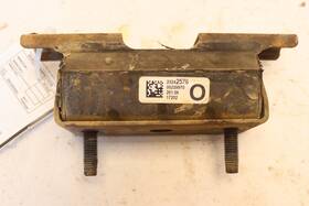 23242576 Gm Trucks 2015-2018 Chevy Silverado 1500 Crew Cab 4x4 Transmission Mount Support Oem