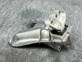 T21j-2 Honda Hr-v Sport 23-25 Oem Fwd 2.0l Front Right Engine Mount Support Bracket 4k