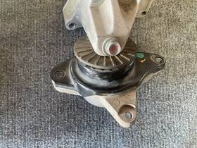 218123n550 Hyundai 2008-2014 Genesis Insulator-hydraulic Rh With Support Bracket