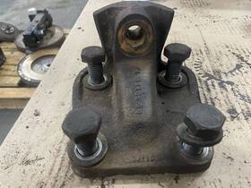 1864755c3 International Cummins Isx Engine Rear Mount Bracket Used