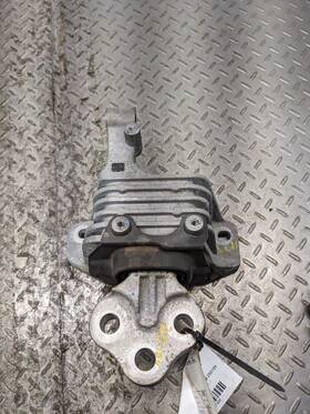 343.am8517 Jeep 2014-2023 Cherokee 2.4l Eng Transmission Gearbox Mount Bracket Oem 1181908