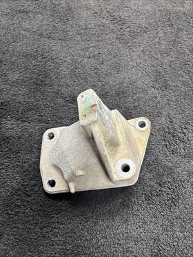 52124987ab Jeep Oem Grand Cherokee 2011-2021 3.6l Front Driver Side Engine Mount Bracket