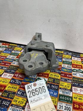 P68270565aa Jeep 2019-2022 Cherokee Front Left Side Automatic Transmission Mount Bracket Oem