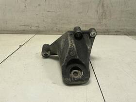 343.ki1206 Kia 2006 Sorento Lx Right Passenger Side Engine Mount Bracket Oem