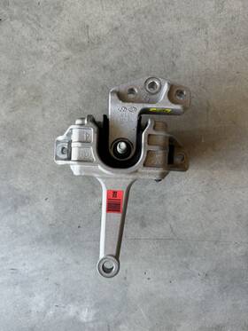 21810aa100 Kia 5533028000 2023 2024 Niro Hybrid Oem Engine Motor Mount Bracket Assembly
